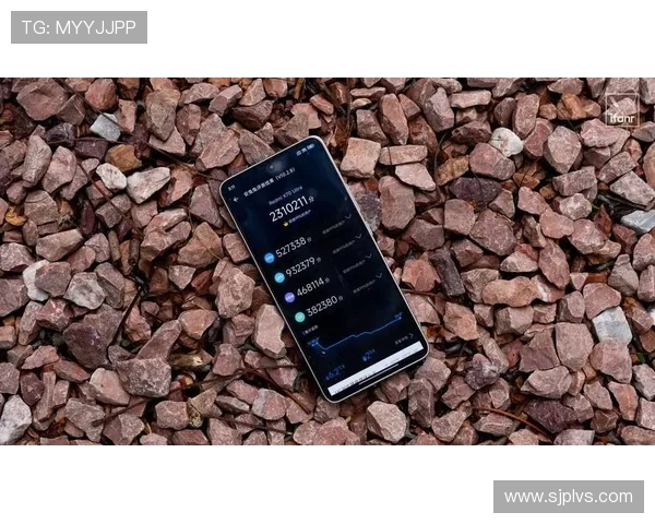 红米K70至尊版游戏实测挑战吃鸡极限冲击战神荣誉